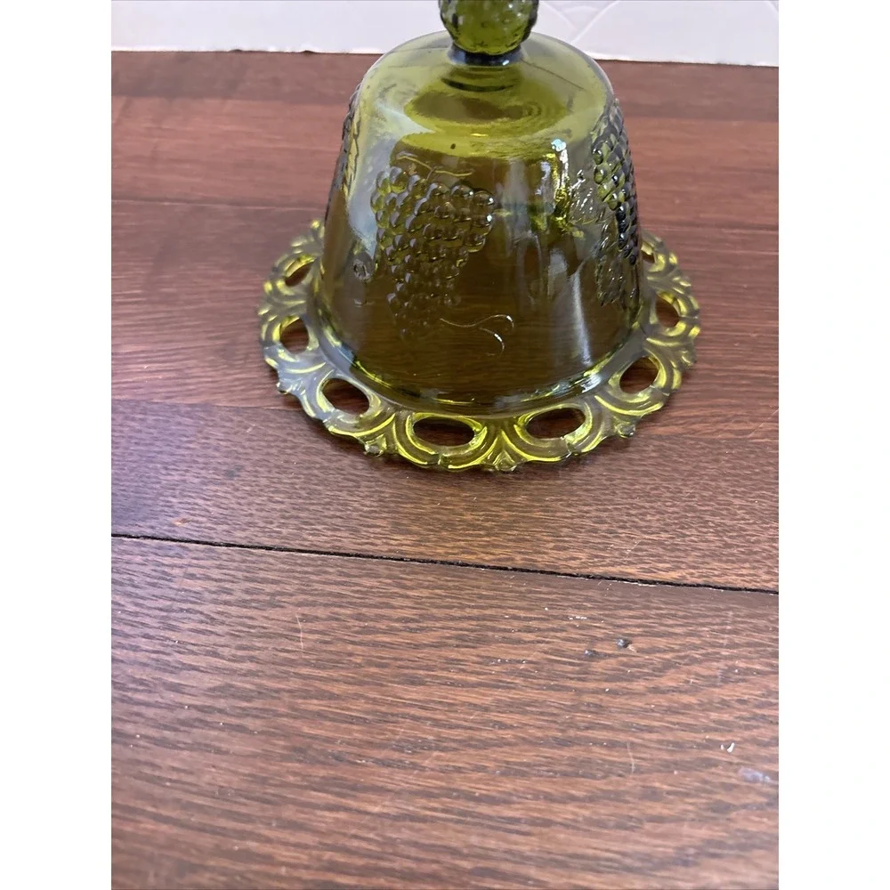 Vintage Green Pedestal Compote Candy Dish w/ Grape Design Lace‎ Edge 4 3/4